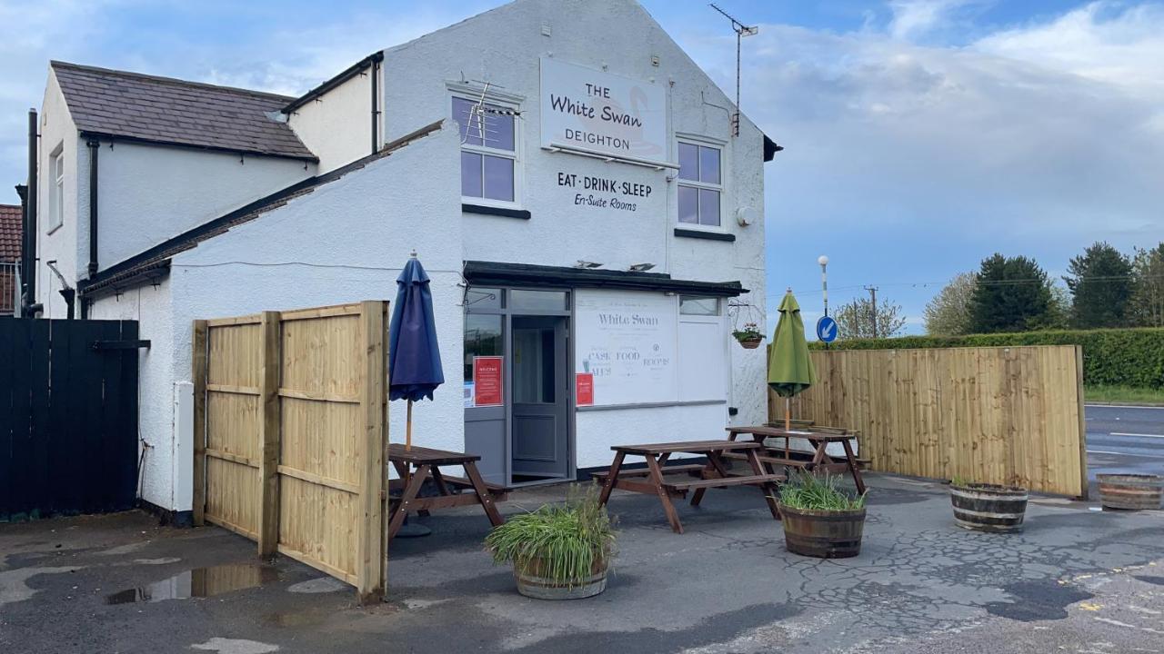 The White Swan Deighton *